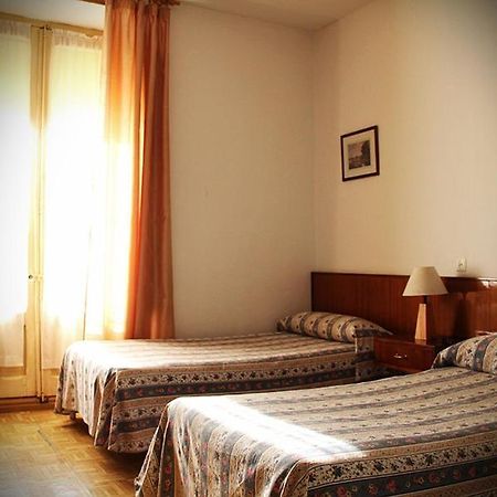 Pension Central Cuenca  Room photo